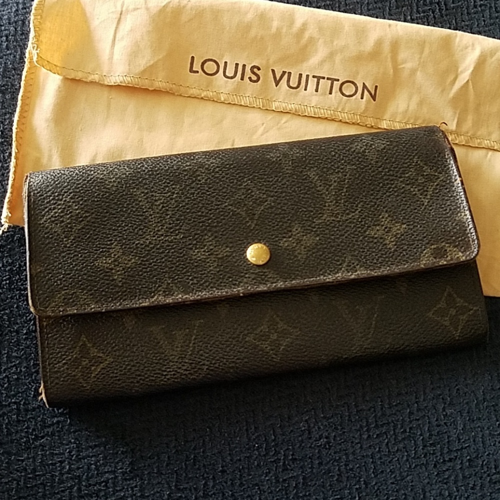 LV Sarah Wallet - Picture 1 of 7